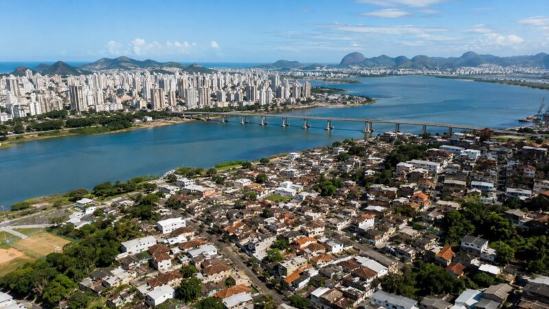 Vitória firma acordo inédito com a União e acelera regularização fundiária na capital