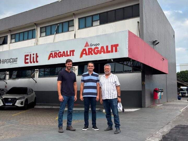 Pazolini visita empresa em Viana e fortalece aproximação com trabalhadores e empresários