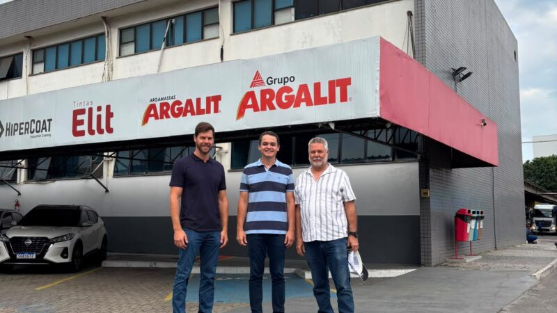 Pazolini visita empresa em Viana e fortalece aproximação com trabalhadores e empresários
