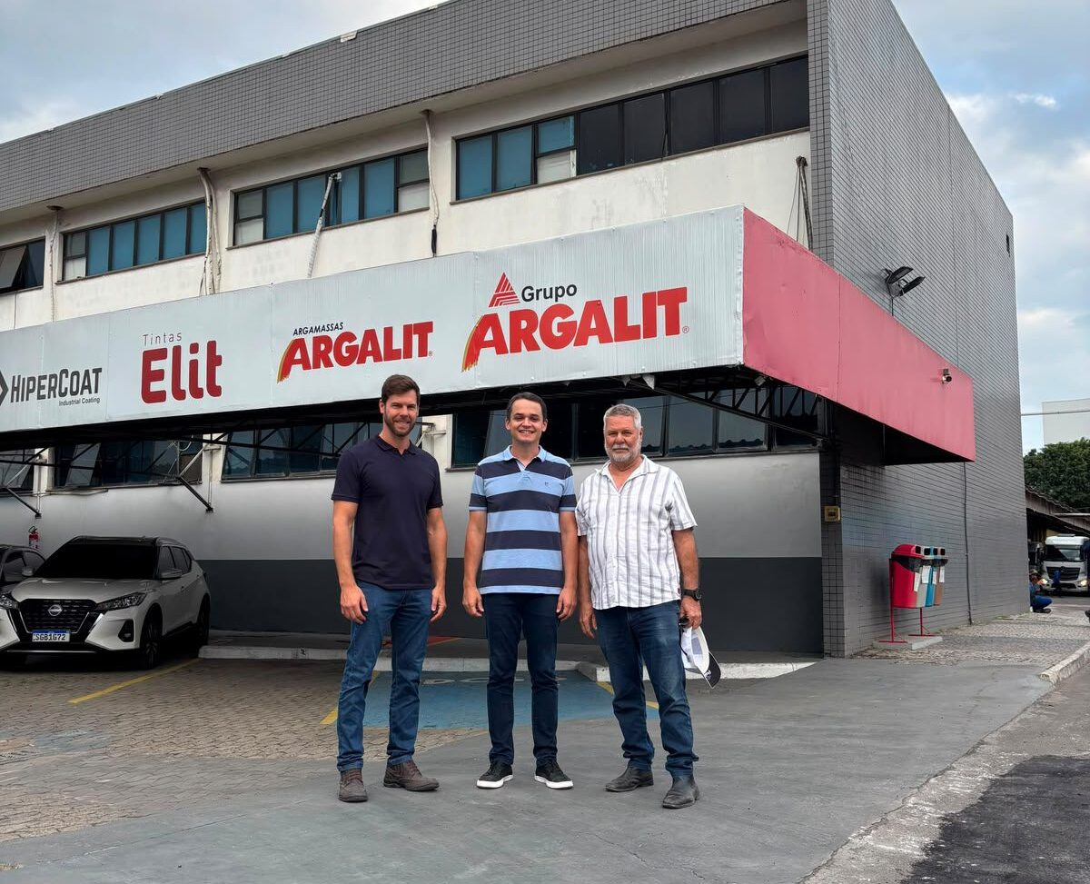Pazolini visita empresa em Viana e fortalece aproximação com trabalhadores e empresários
