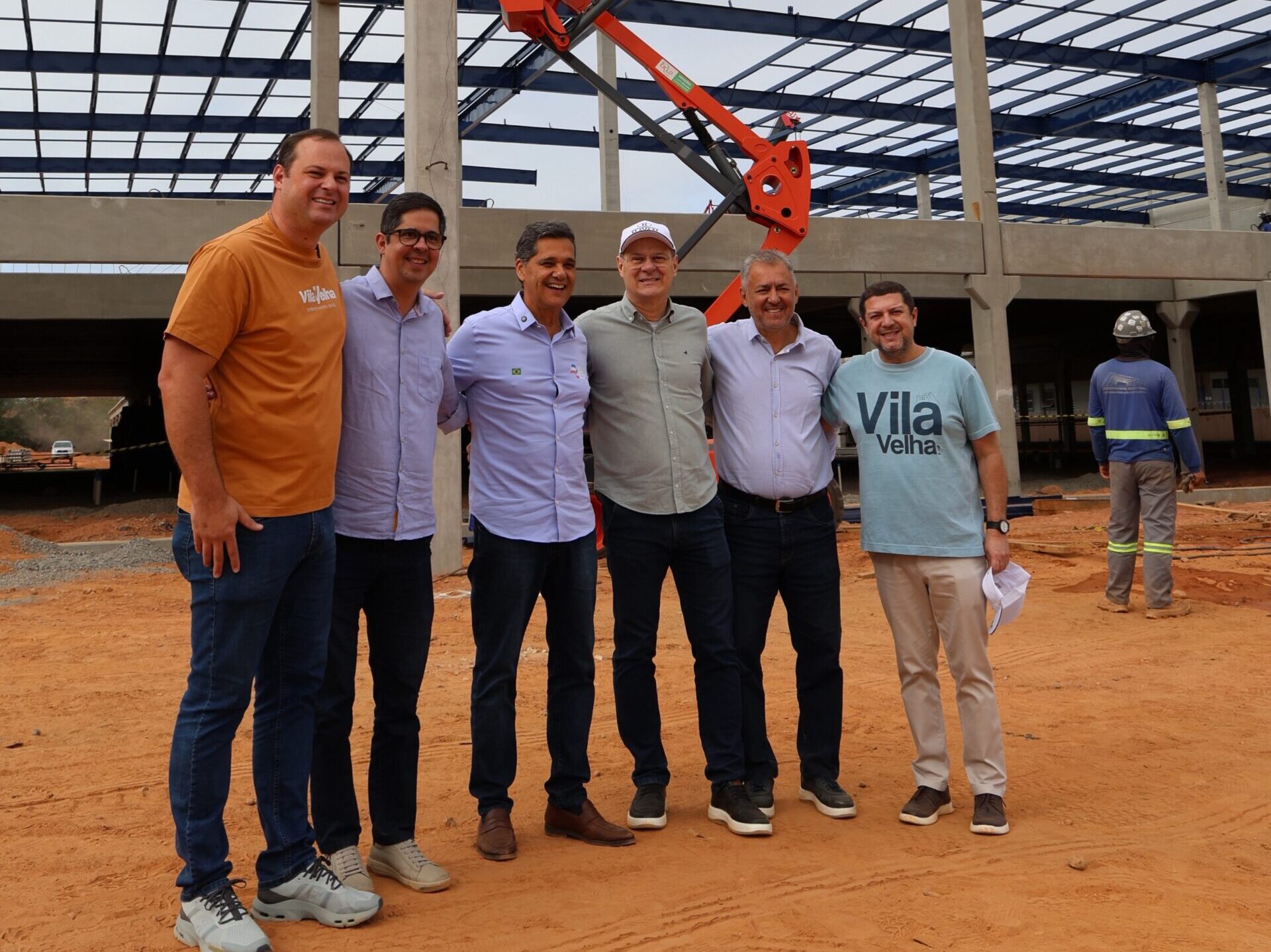 Com Dr. Victor Linhalis, Luciano Hang acompanha avanço da nova Havan em Vila Velha