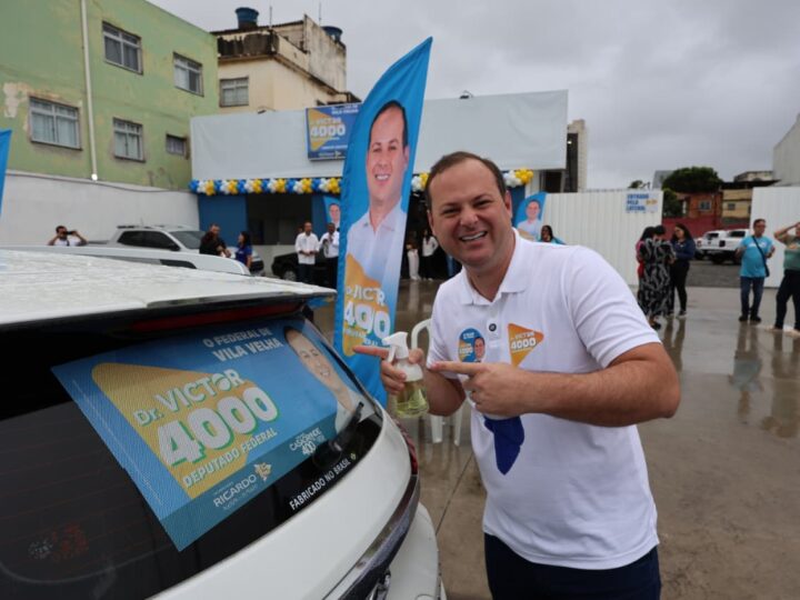 Apoiadores de Dr. Victor 4000 participam de adesivaço e 300 carros recebem material
