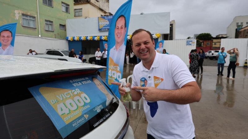 Apoiadores de Dr. Victor 4000 participam de adesivaço e 300 carros recebem material