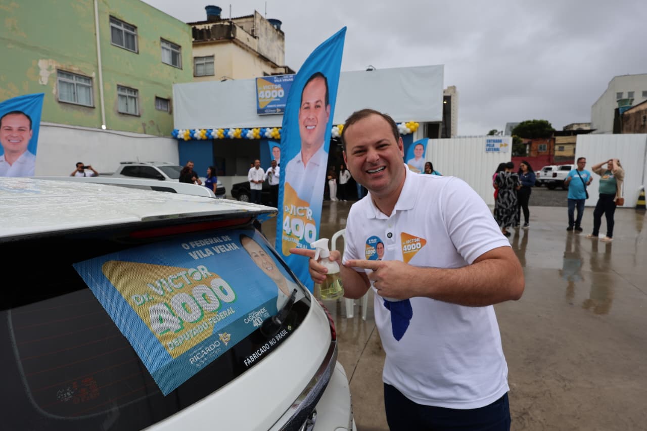 Apoiadores de Dr. Victor 4000 participam de adesivaço e 300 carros recebem material