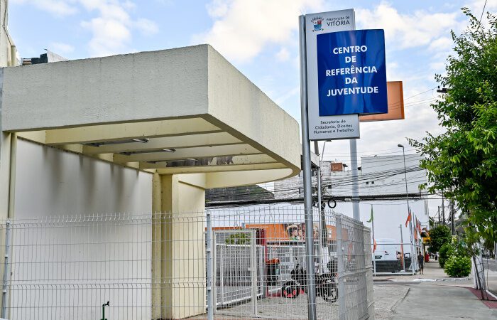 Arraiá reúne juventude de Vitória com música, quadrilha e celebração da diversidade