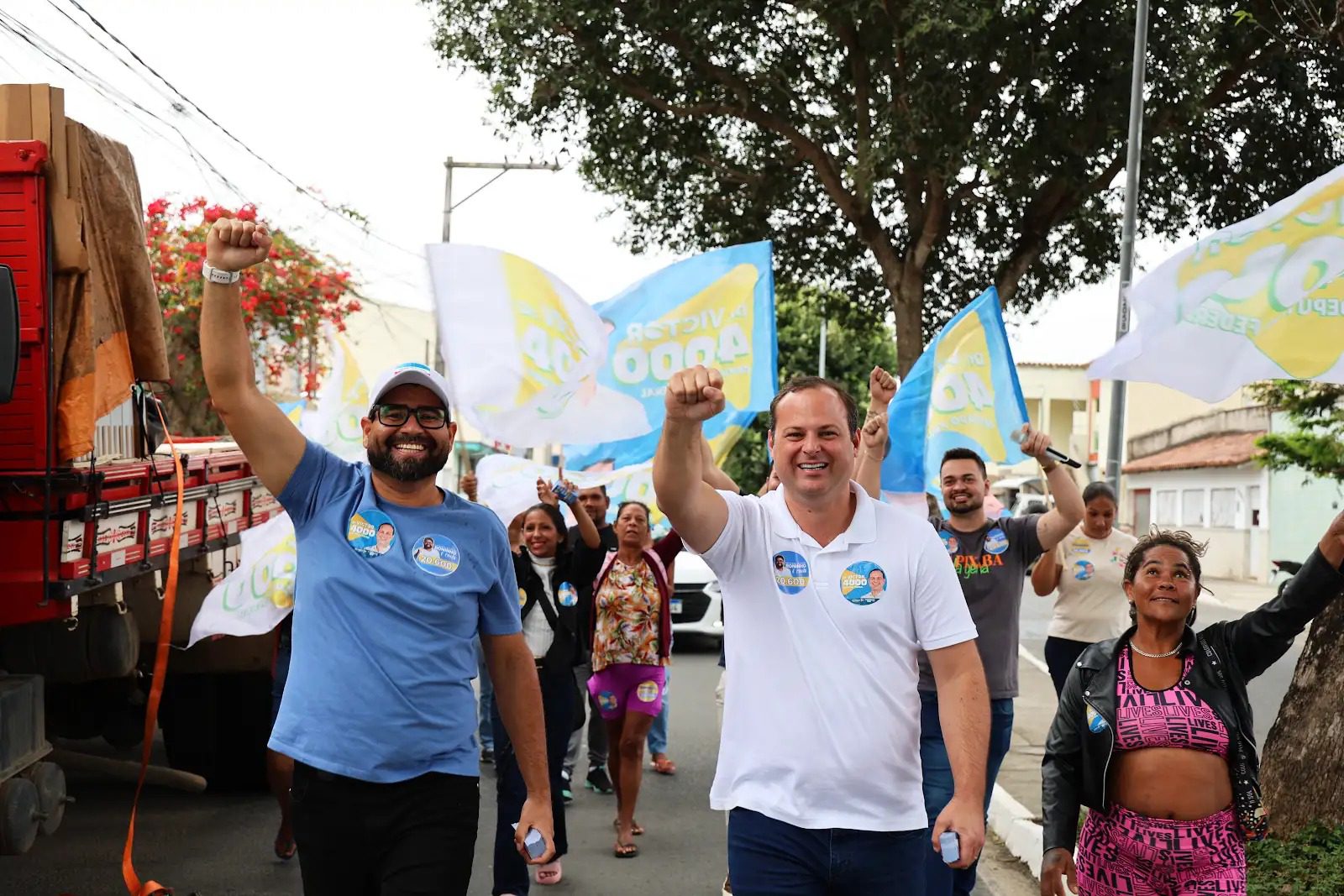 Das ruas ao comitê lotado: Dr. Victor 4000 recebe apoio e fortalece parceria com Roninho em Linhares