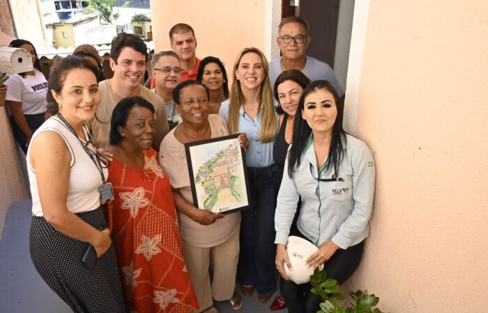 Vitória entrega 324ª melhoria habitacional e transforma casa de moradora de 76 anos no Bonfim