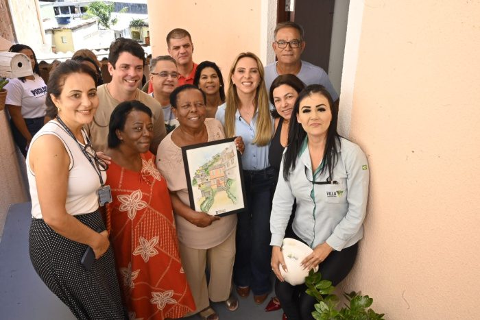 Vitória entrega 324ª melhoria habitacional e transforma casa de moradora de 76 anos no Bonfim