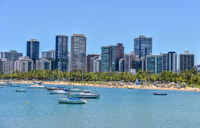 Festival da Baleia reúne música, esporte e ações ambientais na praia da Guarderia, em Vitória