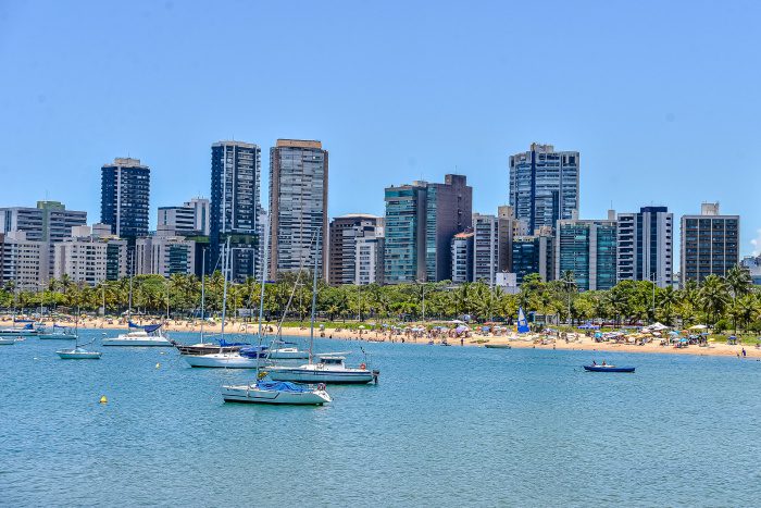 Festival da Baleia reúne música, esporte e ações ambientais na praia da Guarderia, em Vitória