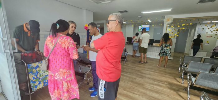 Primavera da Saúde leva chás e orientações sobre ervas medicinais a moradores de Vitória
