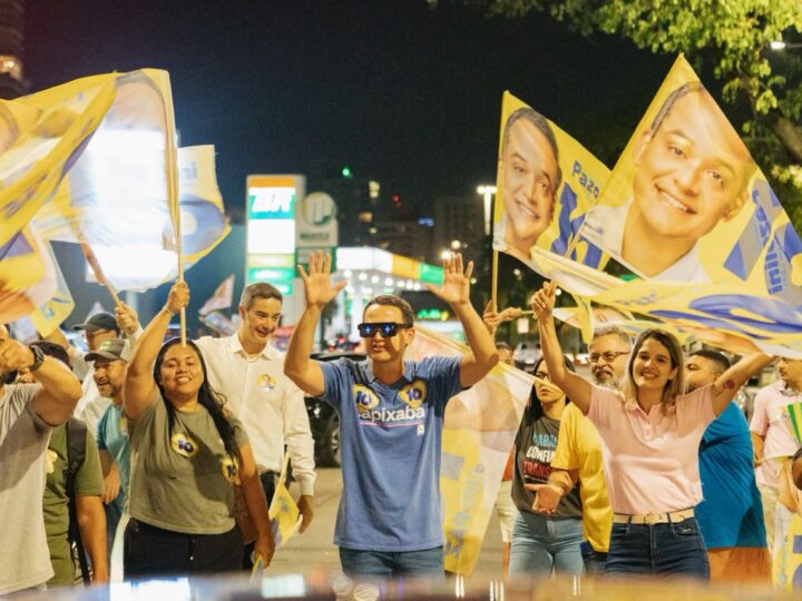 Praça dos Namorados recebe centenas de apoiadores para celebrar vitória de Pazolini no primeiro turno