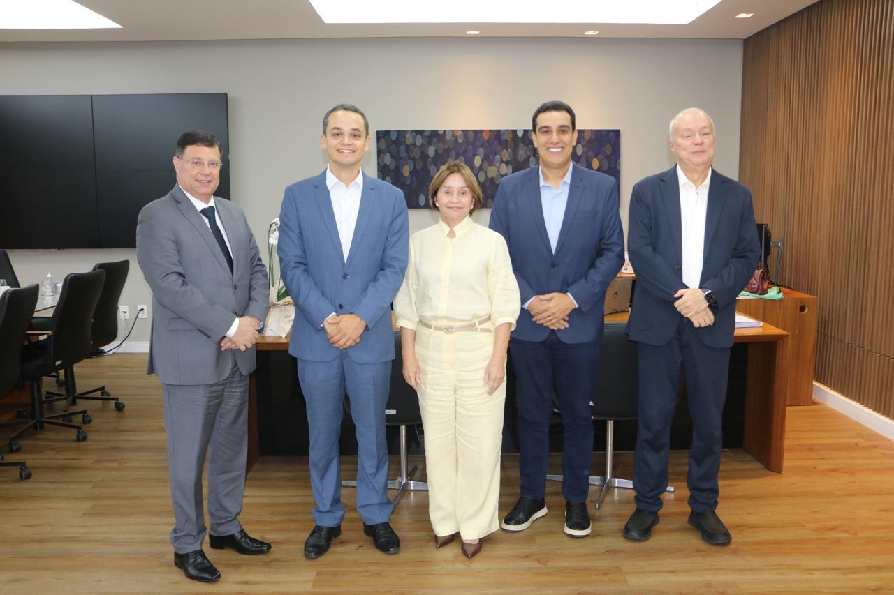 Pazolini reafirma respeito à autonomia dos Poderes durante visita ao Tribunal de Justiça