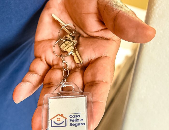 Vitória entrega 333ª casa reformada e transforma moradia de aposentada em São Pedro
