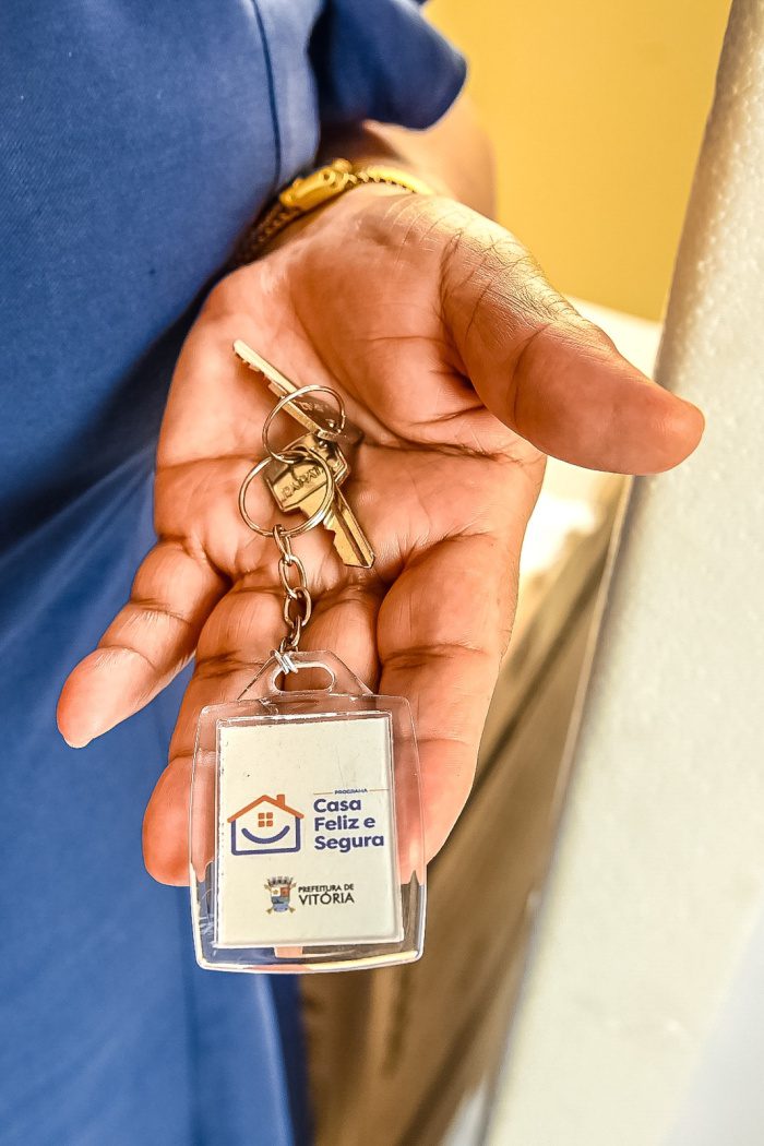 Vitória entrega 333ª casa reformada e transforma moradia de aposentada em São Pedro