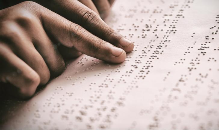 Biblioteca Municipal de Vitória amplia acervo em braille