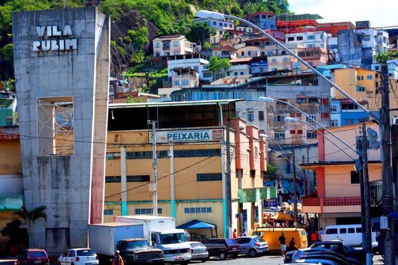 Mercado de peixes da Vila Rubim começa a ser desocupado para obras