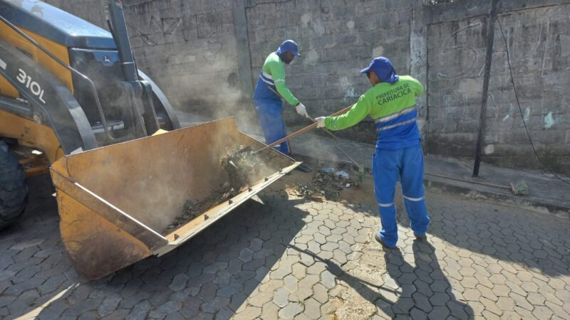 Secretarias de Serviços e de Obras realizam grande mutirão no bairro Nova Rosa da Penha