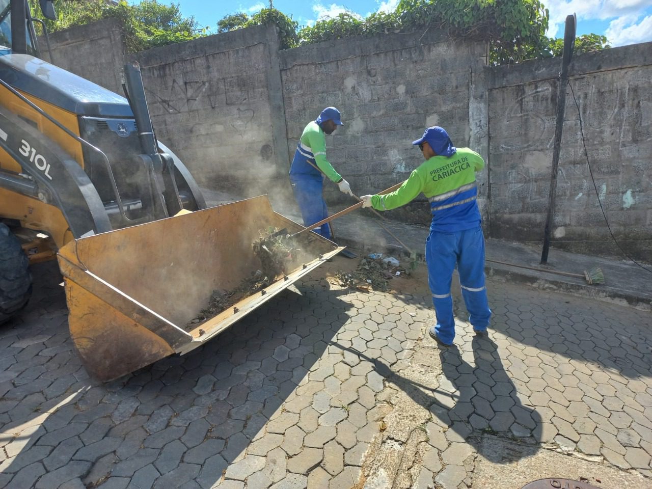 Secretarias de Serviços e de Obras realizam grande mutirão no bairro Nova Rosa da Penha