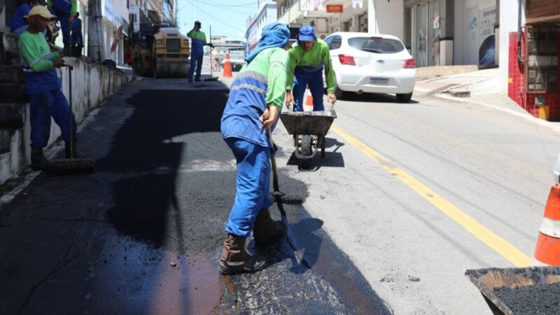 Para operação tapa-buracos nas ruas e avenidas de Cariacica a Secretaria de Serviços trabalha com quatro equipes