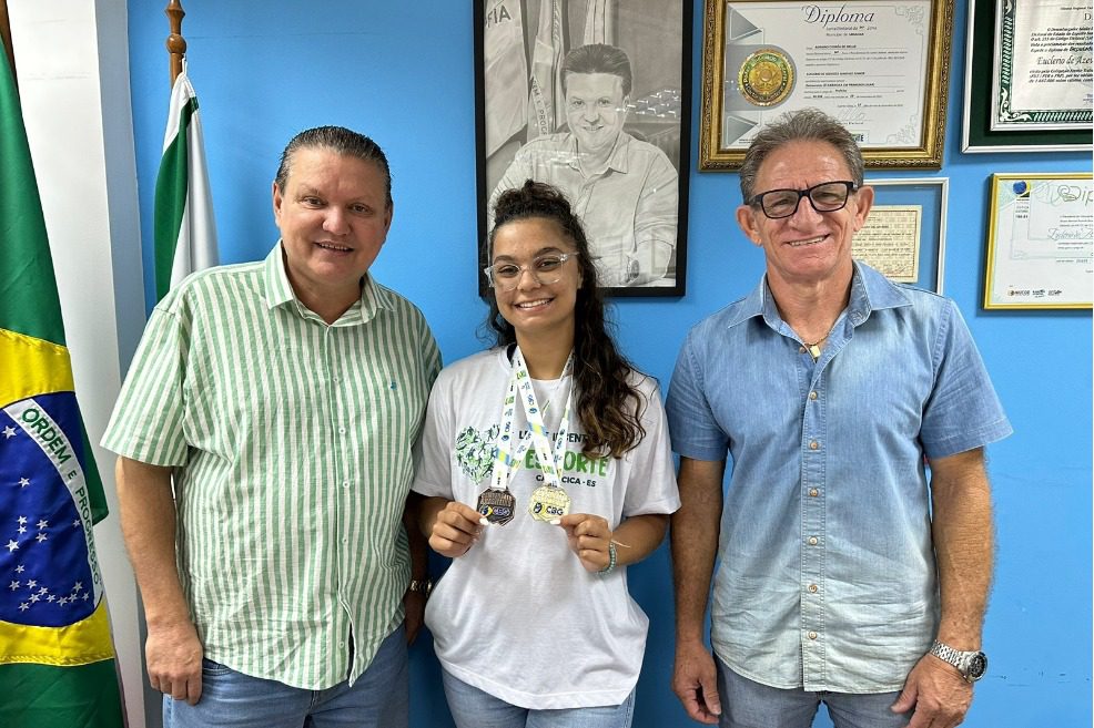 Campeões e promessas do esporte de Cariacica são recebidos pelo Prefeito Euclério Sampaio