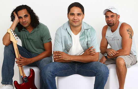 Reggae baiano do Adão Negro e gaúcho do Chimarruts na Serra em abril