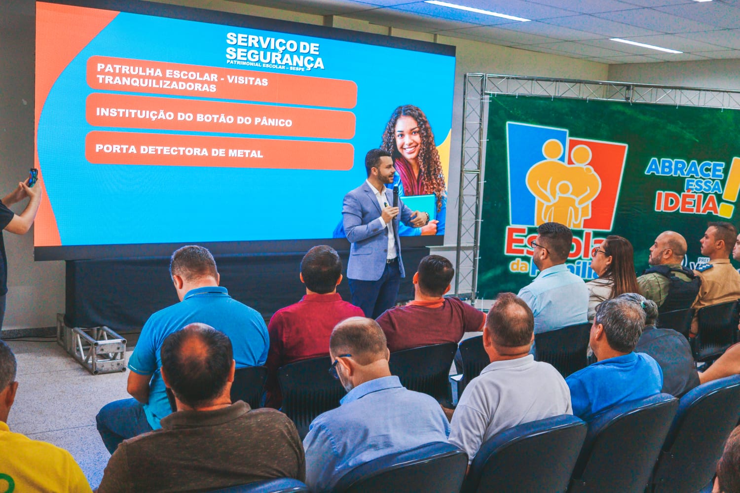 Prefeitura de Viana lança o programa Escola da Família
