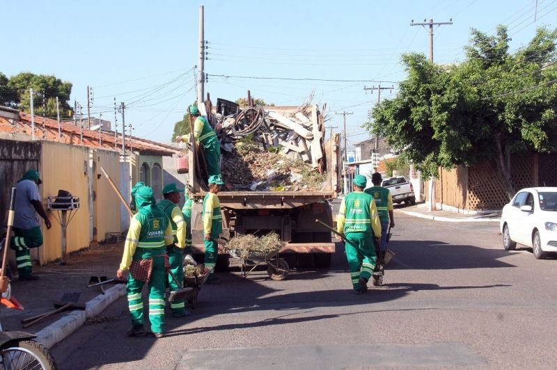 Prefeitura de Vila Velha realiza mutirão de limpeza em três bairros