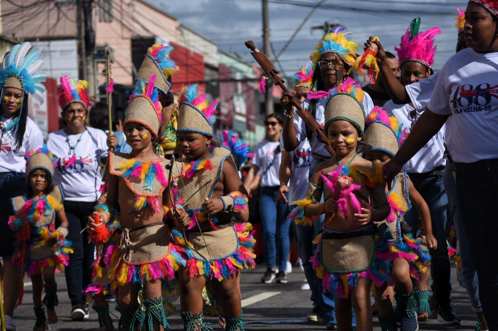 Vila Velha completa 488 anos com desfile emocionante que reúne aproximadamente 15 mil pessoas