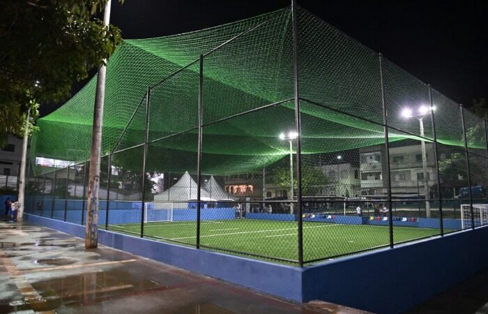 Bairro Grande Vitória ganha novo campo de grama sintética para práticas esportivas e lazer