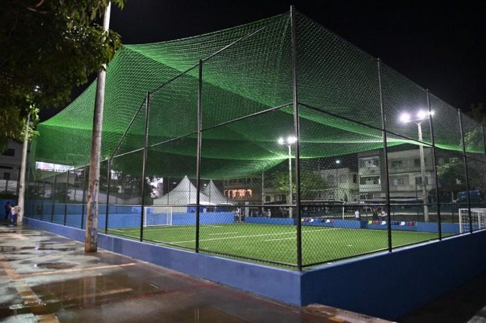 Bairro Grande Vitória ganha novo campo de grama sintética para práticas esportivas e lazer