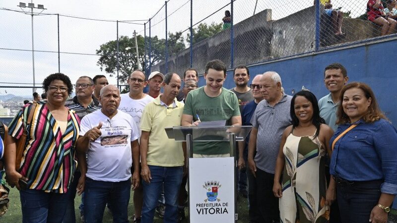 Pazolini assina ordem de serviço para revitalização do campo do Sabará no Forte São João