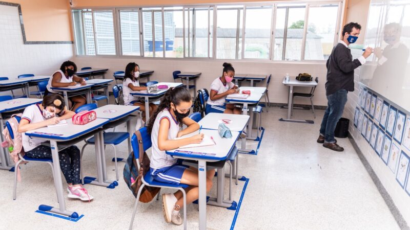 Prefeitura de Vitória anuncia concessão de gratificação aos servidores da Educação