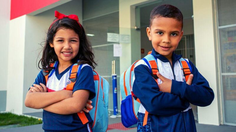 Vila Velha realiza distribuição de kits de uniforme completo para 55 mil alunos