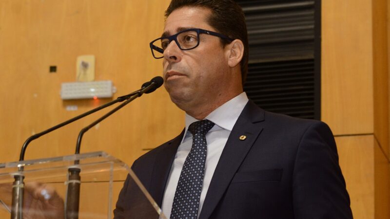 Marcelo Santos exerce liderança e assegura a aprovação da LDO na Assembleia, destacando sua atuação efetiva na condução de matérias de grande importância para o estado