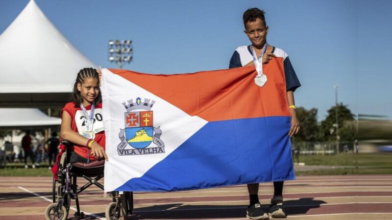 Atletas paralímpicos escolares campeões estaduais recebem homenagens e novos uniformes