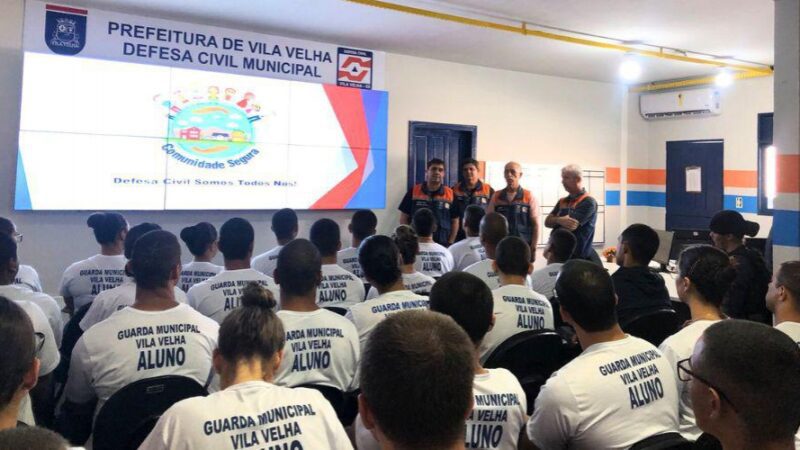 Alunos do curso de formação da Guarda Municipal de Vila Velha visitam a Defesa Civil