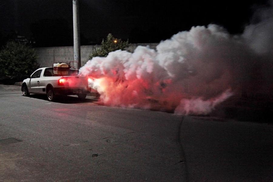 Carro fumacê passa por 32 bairros da Serra nesta semana