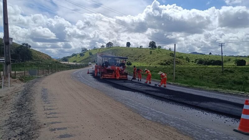 Obra de asfaltamento da ES-080 avança mais de 10 quilômetros de Três Vendas a Água Doce do Norte