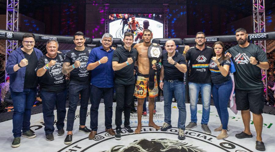 Vitor Costa cumpre promessa e conquista o título no Jungle Fight em Vila Velha