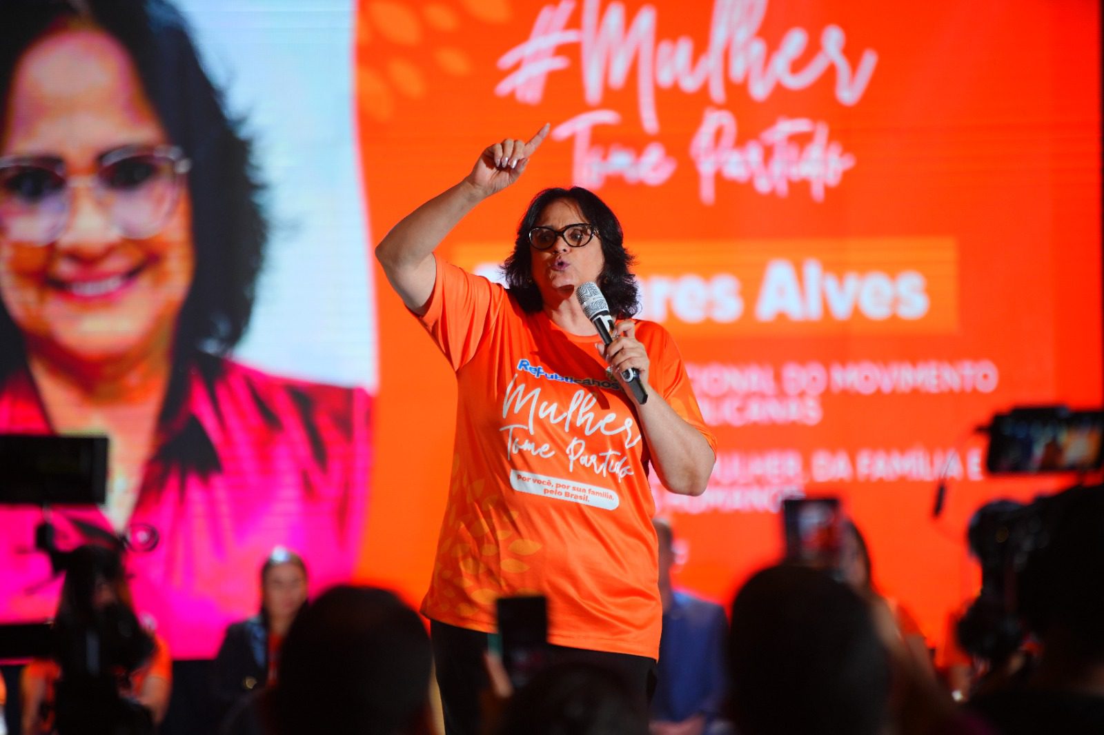 Senadora Damares Alves assume liderança no movimento “Mulher, Tome Partido” em Vitória
