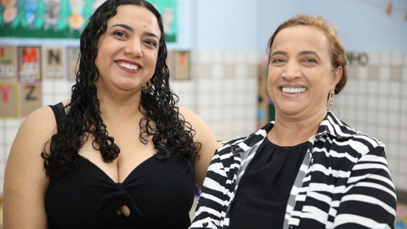 Mãe e filha compartilham amor pela profissão nas escolas de Cariacica no Dia do Professor