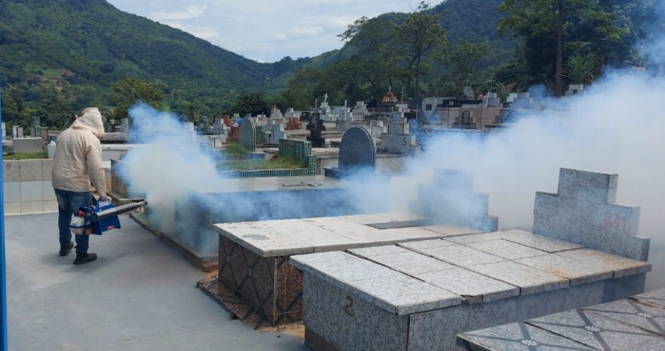 Secretaria de Serviços prepara cemitérios para o Dia de Finados com fumacê