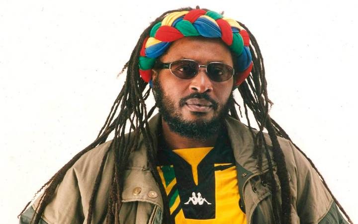 Edson Gomes, o rei do reggae brasileiro, se apresenta em Manguinhos