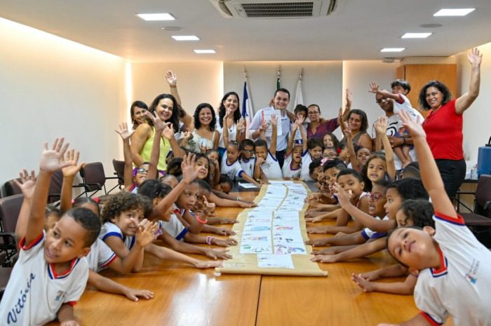 Sede da Prefeitura de Vitória recebe visita especial das crianças do Cmei Yolanda Lucas da Silva
