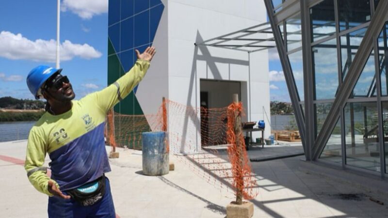 Trabalhadores expressam orgulho por contribuir na construção da Nova Orla de Cariacica