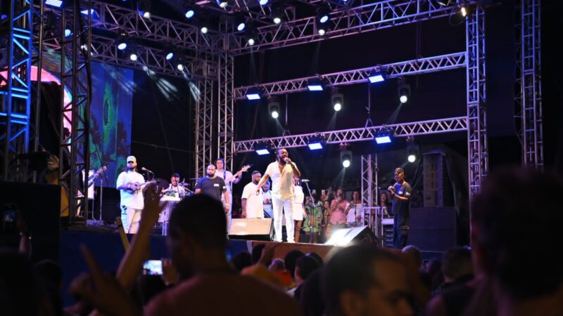 Xande de Pilares agitou a Arena de Verão com muito pagode nesta sexta-feira!