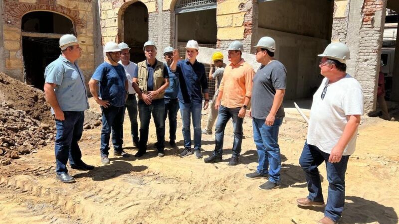 Comitê do Republicanos e PP visita andamento de obras na cidade, evidenciando compromisso prévio às eleições municipais