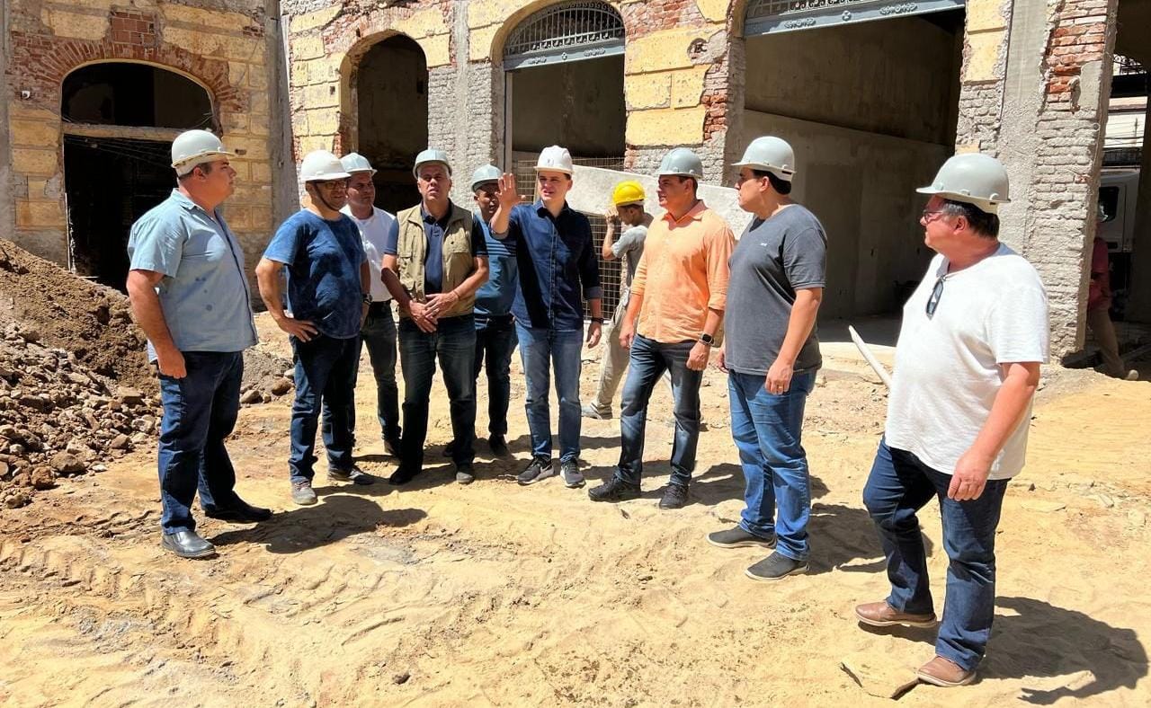 Comitê do Republicanos e PP visita andamento de obras na cidade, evidenciando compromisso prévio às eleições municipais