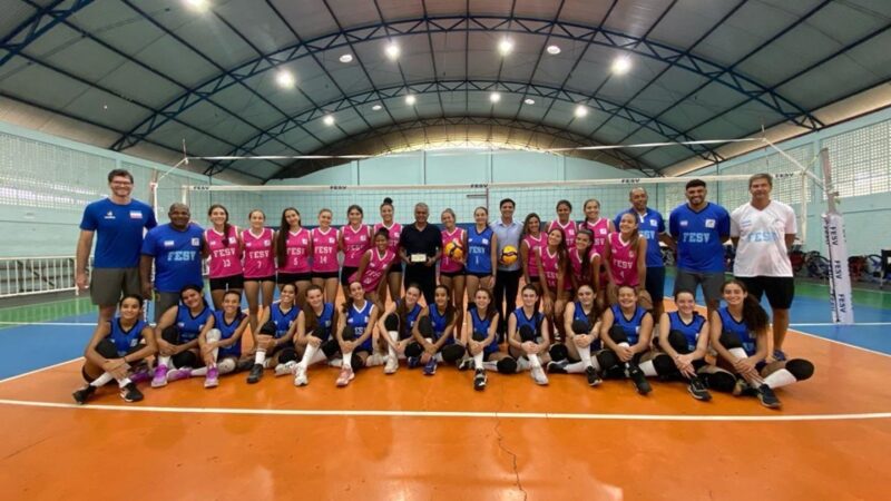 Seleções capixabas de vôlei realizam treinamentos na Sesport para Campeonato Brasileiro